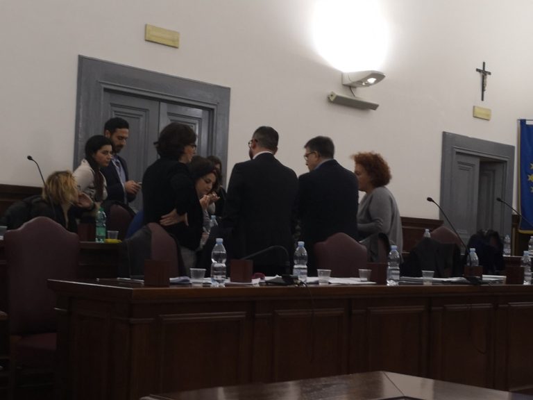 Oggi le comiche in Consiglio Comunale