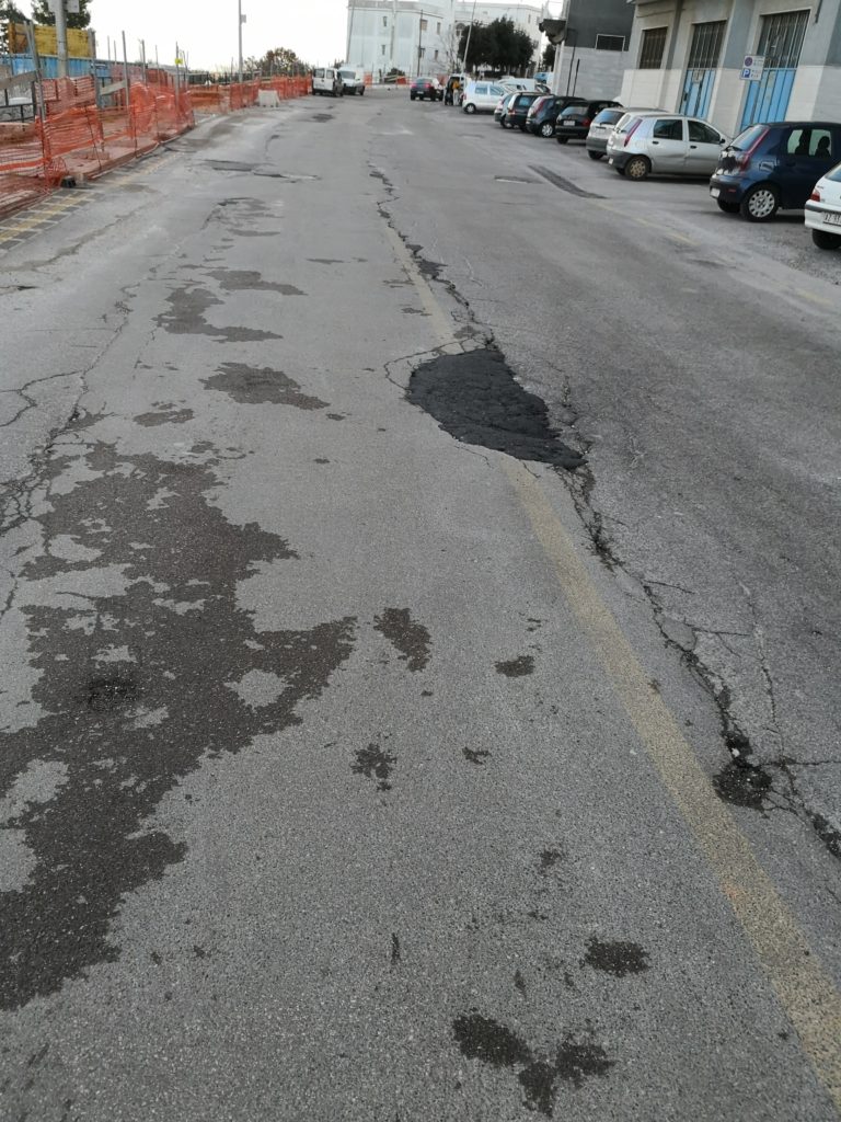 E dopo il nostro articolo le buche sono state coperte