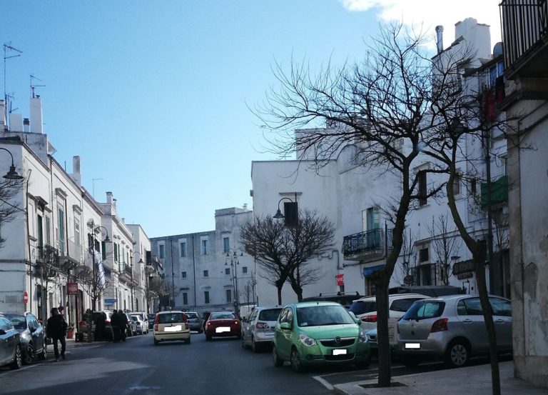 Martina auto in sosta