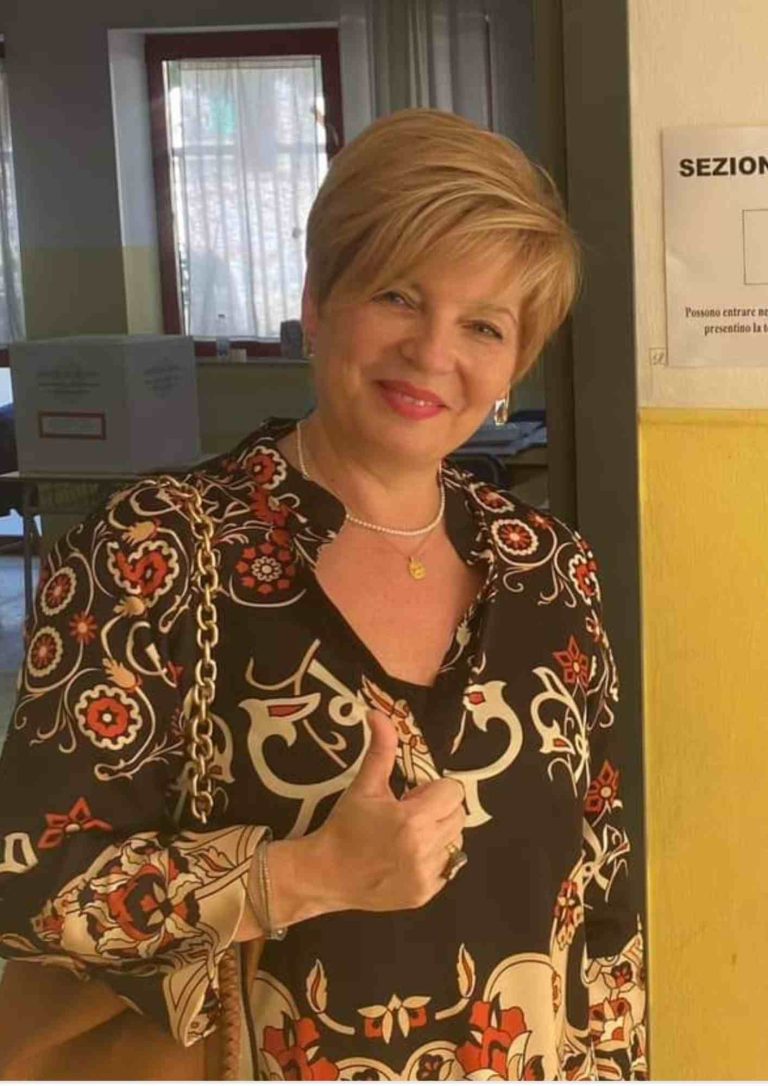 Arancione E Nero Semplice Informativo Animale Scomparso Volantino_20240615_213412_0000