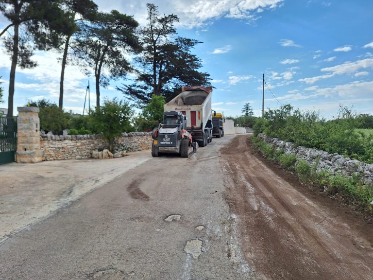 Lavori in corso su strade rurali Martina Franca per migliorare viabilità
