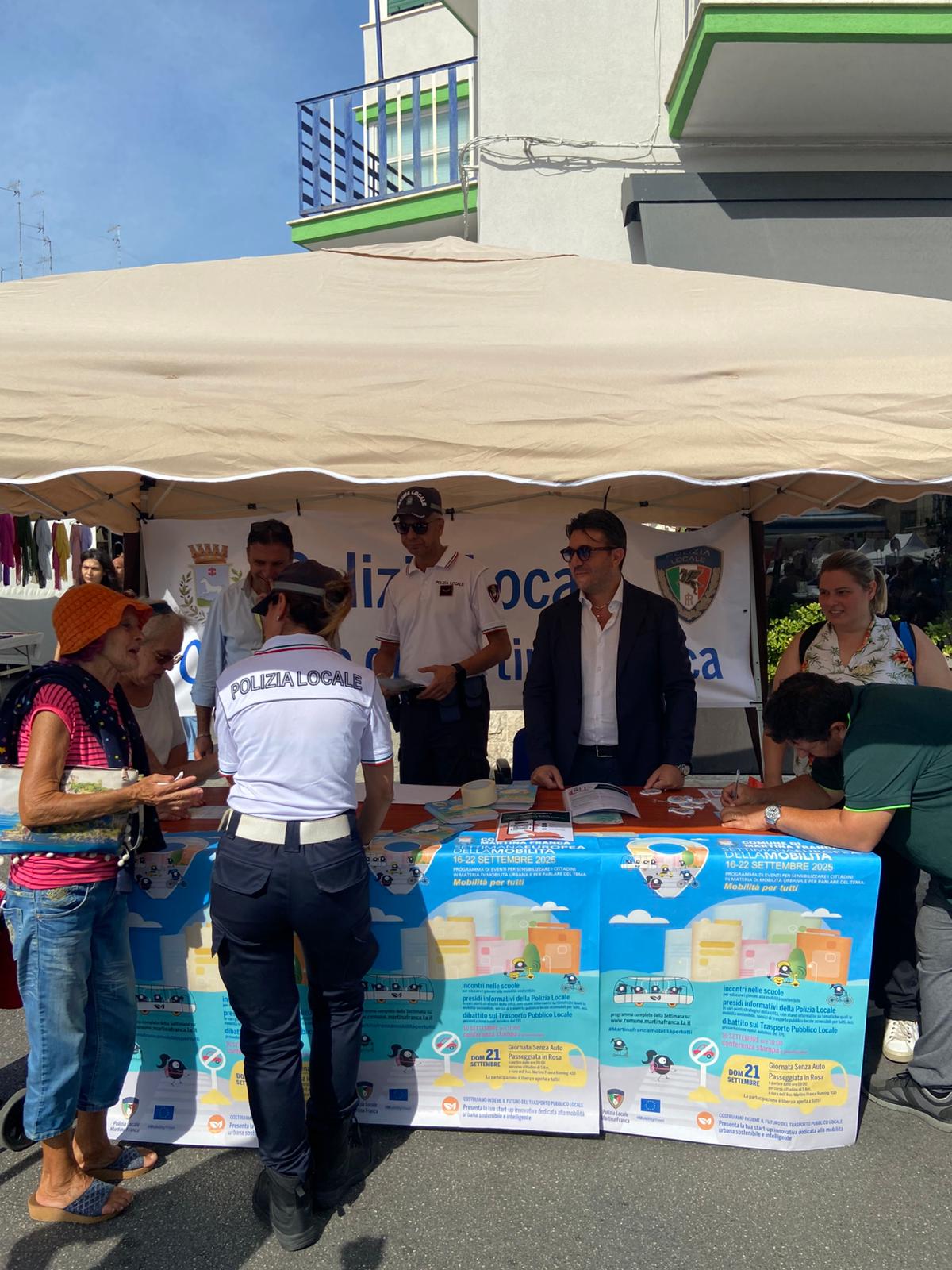 Stand informativo della Polizia Locale per la Settimana europea della mobilità a Martina Franca
