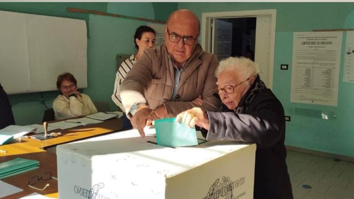 elezioni regionali in Puglia seggio elettorale.