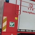 Auto in fiamme a Martina Franca nel centro urbano con intervento dei vigili del fuoco