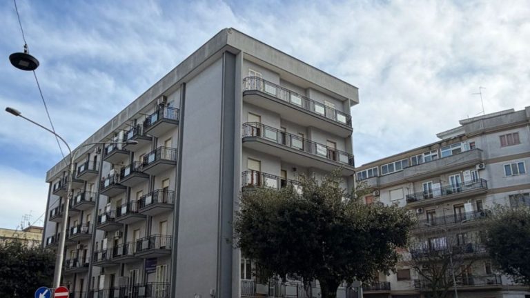 Maltempo a Martina Franca, palazzo colpito da un fulmine nel quartiere Fabbrica Rossa
