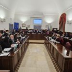 Consiglio comunale di Martina Franca durante approvazione del bilancio di previsione 2026