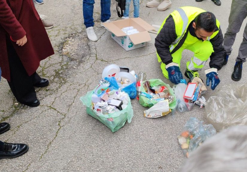 Incontro informativo sulla raccolta differenziata porta a porta a Martina Franca in via Fogazzaro