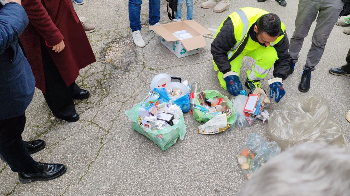 Incontro informativo sulla raccolta differenziata porta a porta a Martina Franca in via Fogazzaro