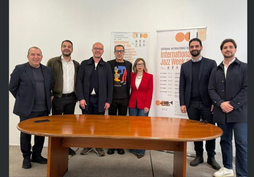 Pubblico e musicisti per la Giornata Internazionale del Jazz a Martina Franca in piazza XX Settembre