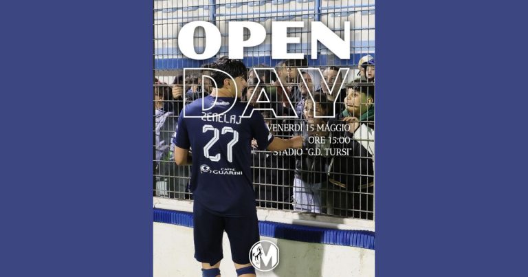 Bambini e tifosi durante l’Open Day al Tursi con la prima squadra biancazzurra