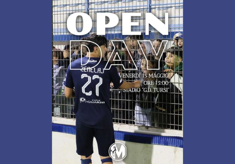Bambini e tifosi durante l’Open Day al Tursi con la prima squadra biancazzurra