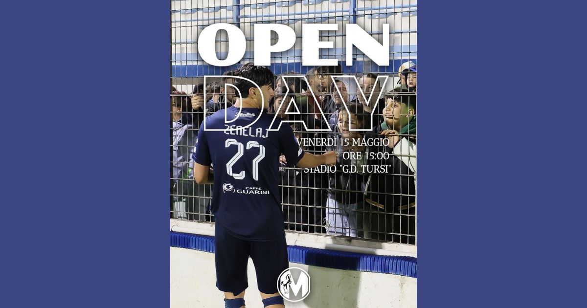 Bambini e tifosi durante l’Open Day al Tursi con la prima squadra biancazzurra