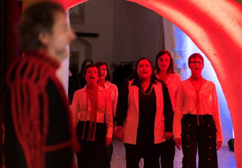 Carmen e le altre ragazze straordinarie a Martina Franca nel Chiostro di San Domenico