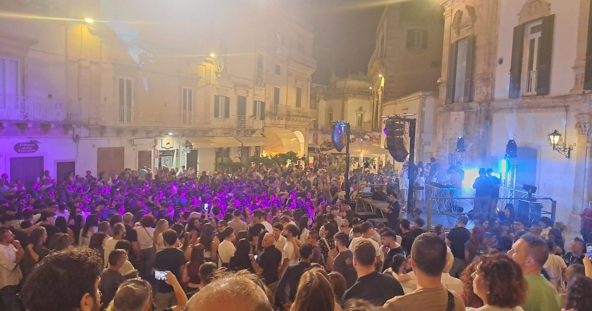 maturandi di Martina Franca durante una serata di festa prima degli esami.