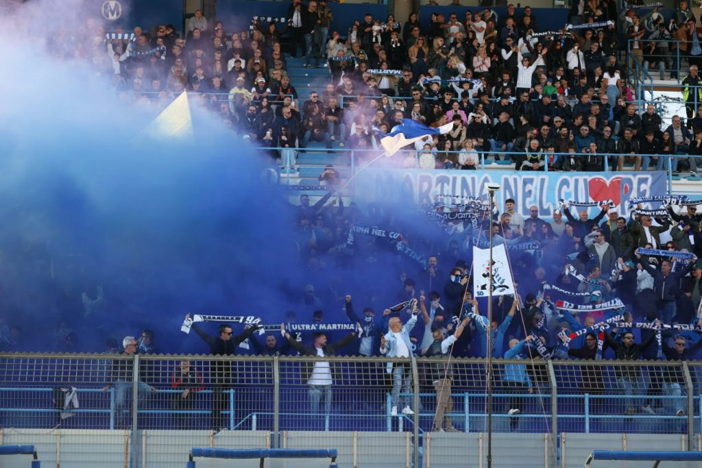 Il grande tifo del Tursi spinge la squadra in vetta alla classifica (Foto Paolo Conserva)